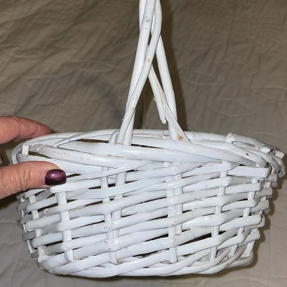Pretty White Basket with Handle. Note where I pointed has a broken piece.